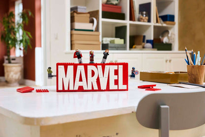 MARVEL Logo & Minifigures